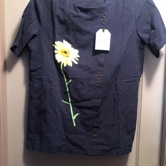 cellabie Tops - Cellabie daisy shirt